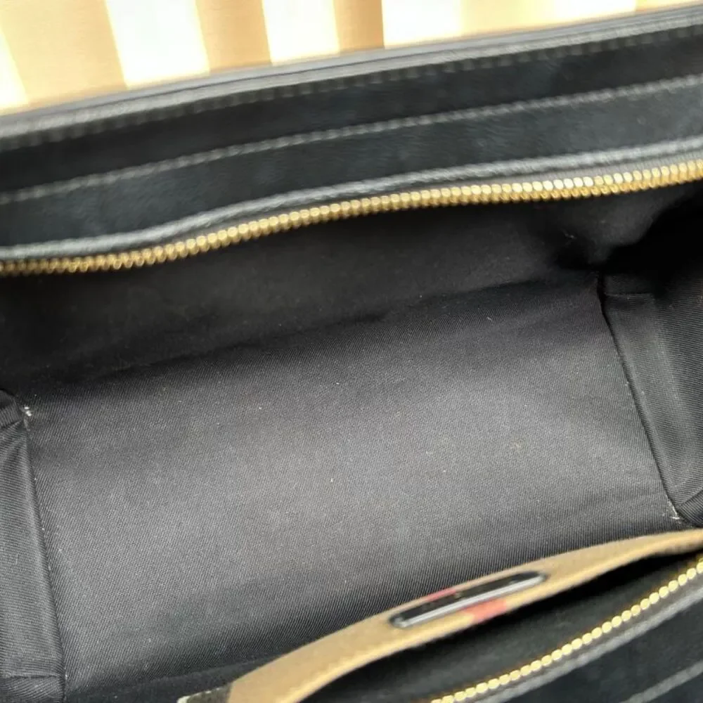 Burberry Women Pre-Loved Bag Very Good Condition - Picture 3 of 4